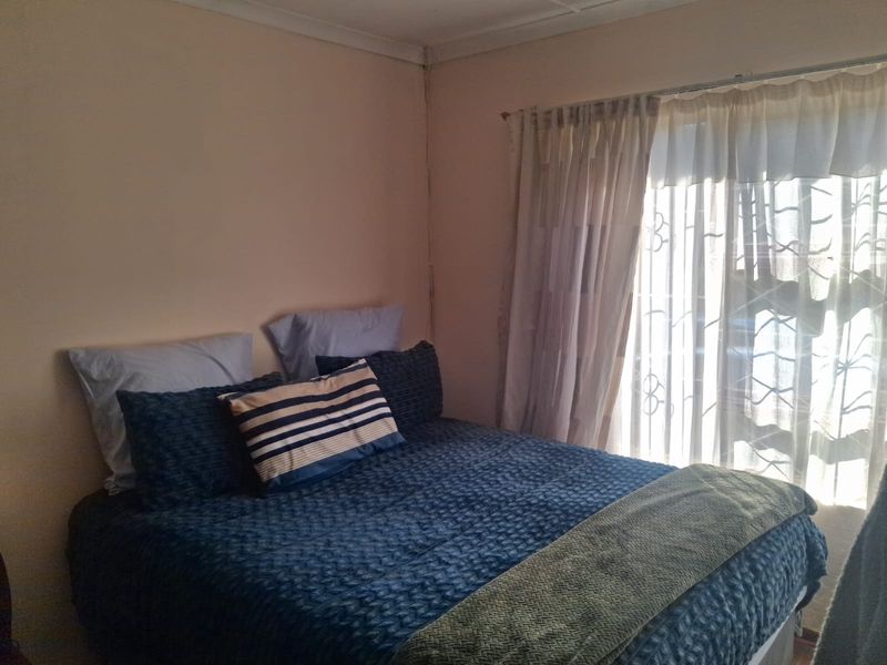 Quaint 2-Bedroom Home in Sought-After Southernwood - Photo 5