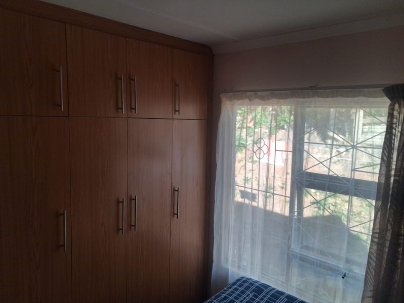 Quaint 2-Bedroom Home in Sought-After Southernwood - Photo 9