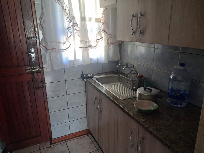 Quaint 2-Bedroom Home in Sought-After Southernwood - Photo 10