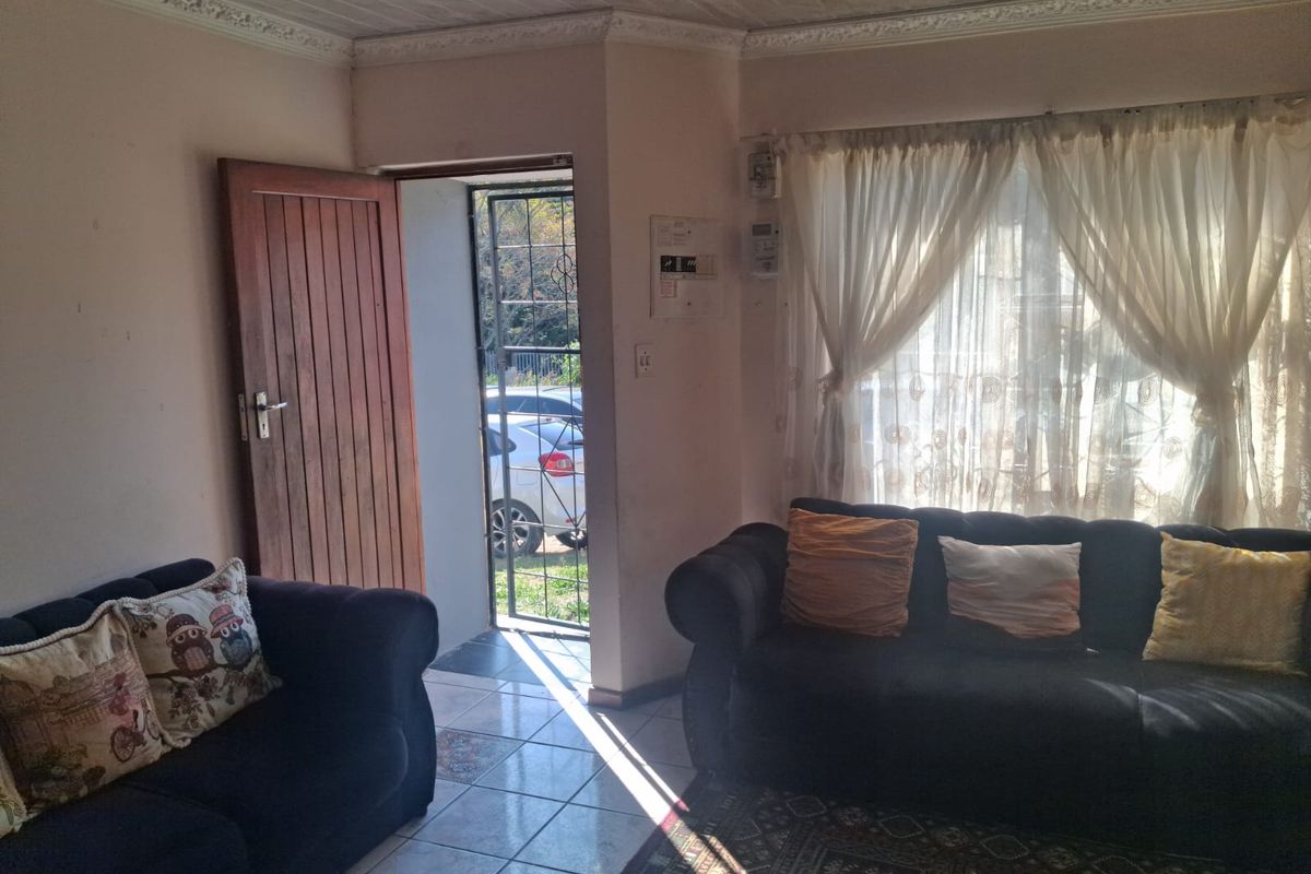 Quaint 2-Bedroom Home in Sought-After Southernwood - Photo 2