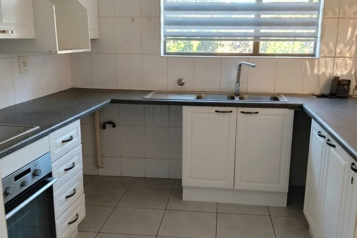 2 bedroom/ 2 bathroom apartment for sale in Bradford Estates - Photo 2