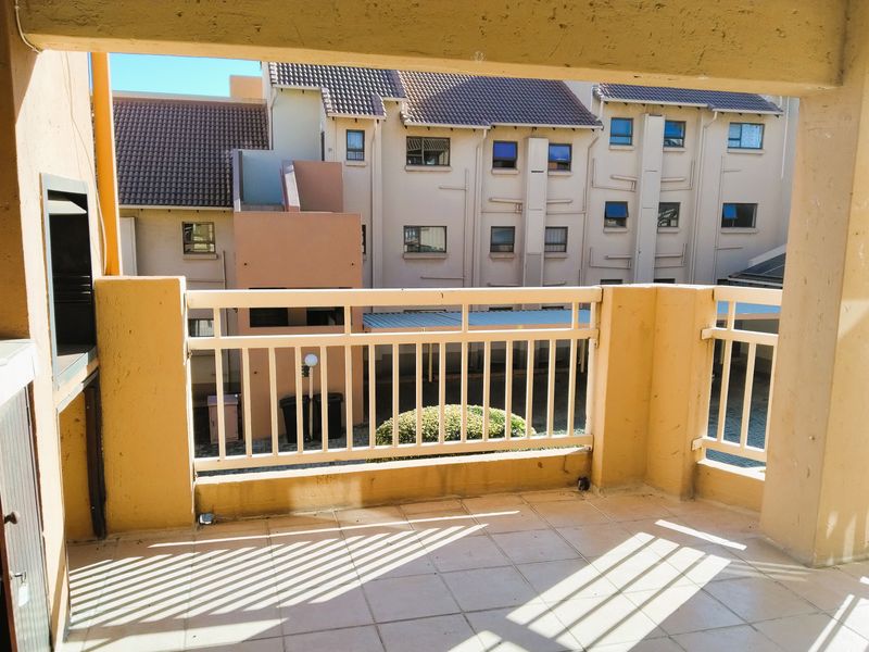 2 bedroom/ 2 bathroom apartment for sale in Bradford Estates - Photo 9