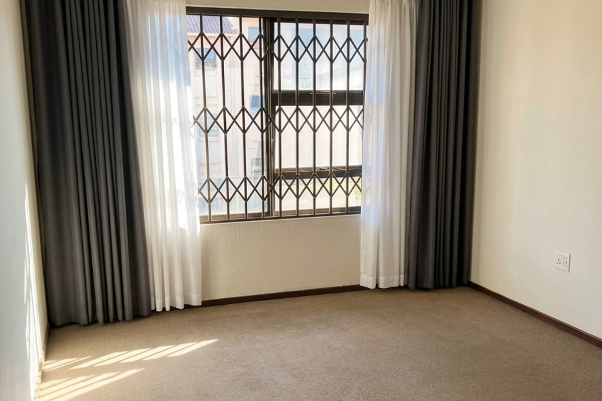 2 bedroom/ 2 bathroom apartment for sale in Bradford Estates - Photo 4
