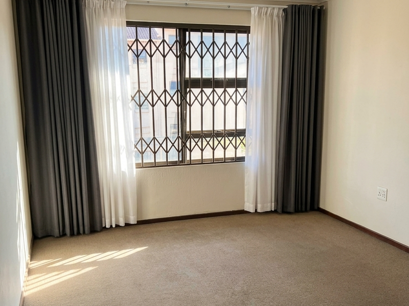 2 bedroom/ 2 bathroom apartment for sale in Bradford Estates - Photo 4