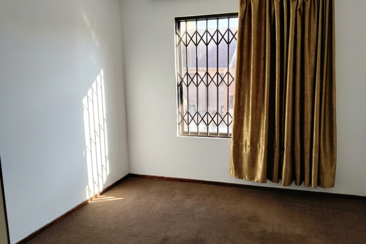 2 bedroom/ 2 bathroom apartment for sale in Bradford Estates - Photo 5