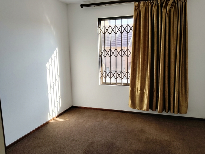 2 bedroom/ 2 bathroom apartment for sale in Bradford Estates - Photo 5