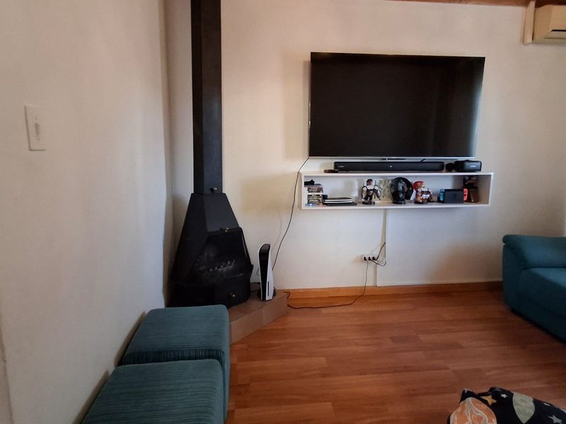 Charming 4 Bedroom Family Home with a Pool - Photo 10