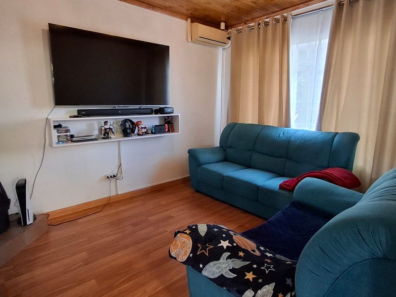 Charming 4 Bedroom Family Home with a Pool - Photo 9
