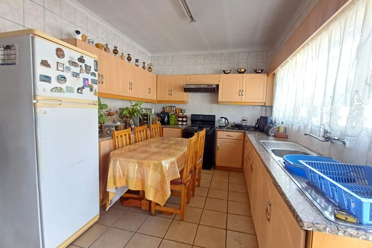 ✨ Modern 3-Bedroom Home Offering Space, Style & a Pool - Photo 5