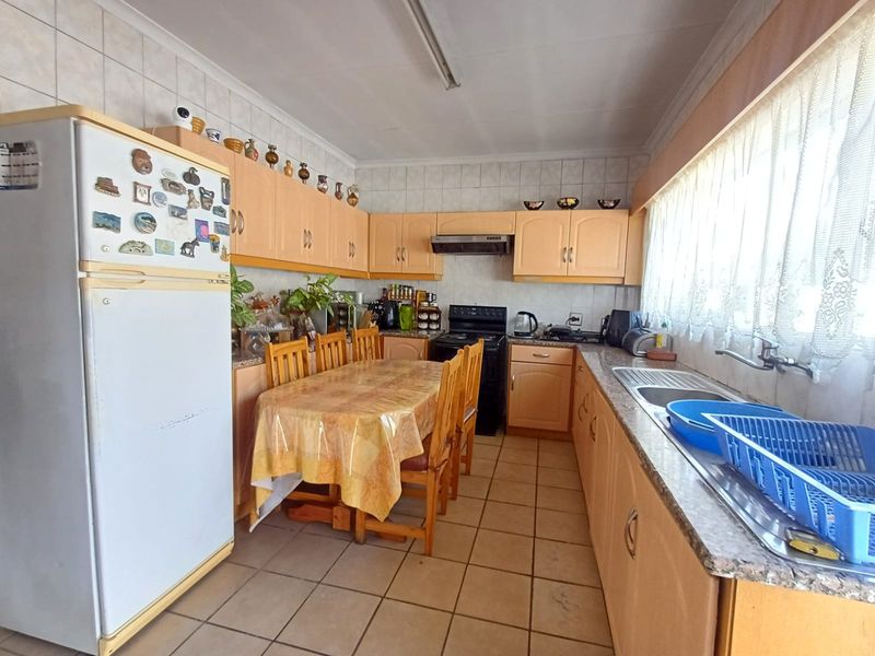 ✨ Modern 3-Bedroom Home Offering Space, Style & a Pool - Photo 5