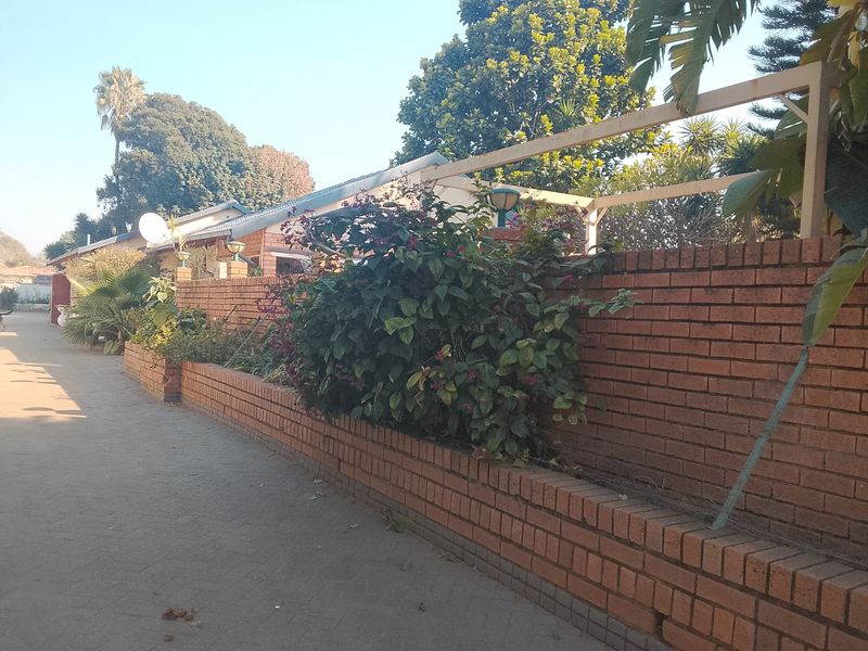 ✨ Modern 3-Bedroom Home Offering Space, Style & a Pool