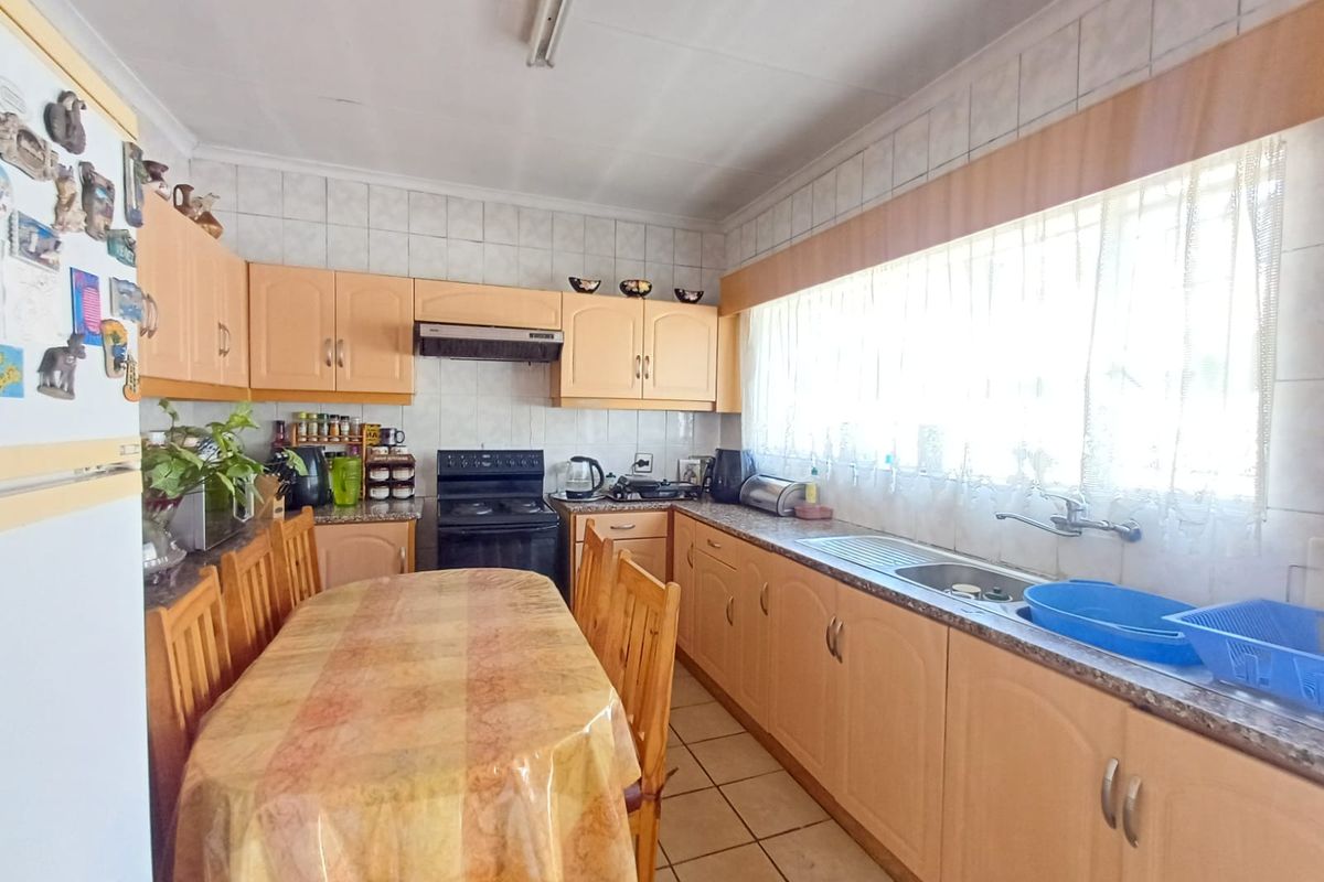 ✨ Modern 3-Bedroom Home Offering Space, Style & a Pool - Photo 4