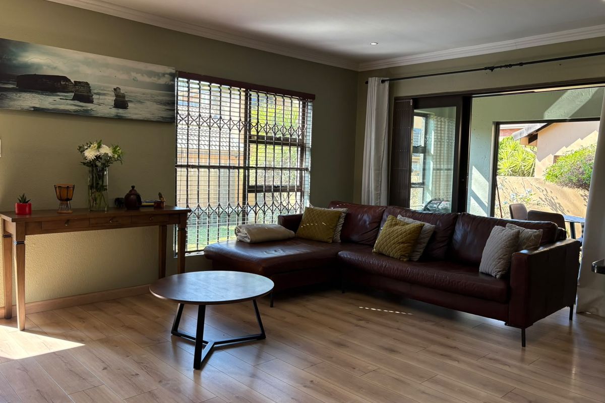 Elegant 2-Bedroom Townhouse - Modern Comfort Meets Timeles Charm - Photo 4