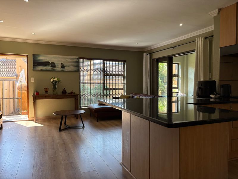 Elegant 2-Bedroom Townhouse - Modern Comfort Meets Timeles Charm - Photo 7