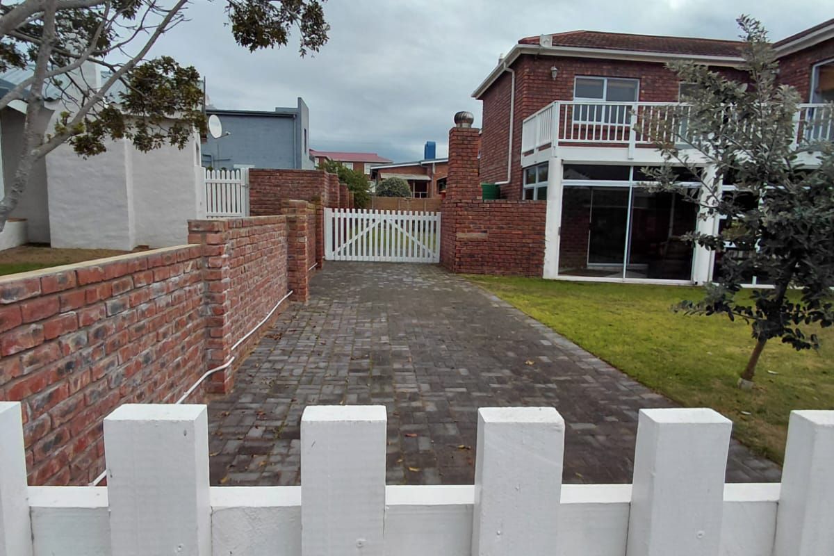 Charming Stilbaai West Home To let Fullu Furnished. - Photo 2