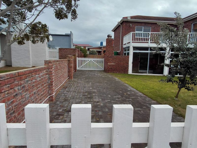 Charming Stilbaai West Home To let Fullu Furnished. - Photo 2