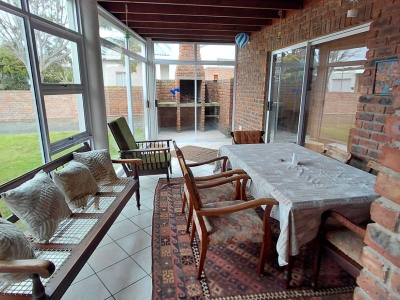 Charming Stilbaai West Home To let Fullu Furnished. - Photo 6