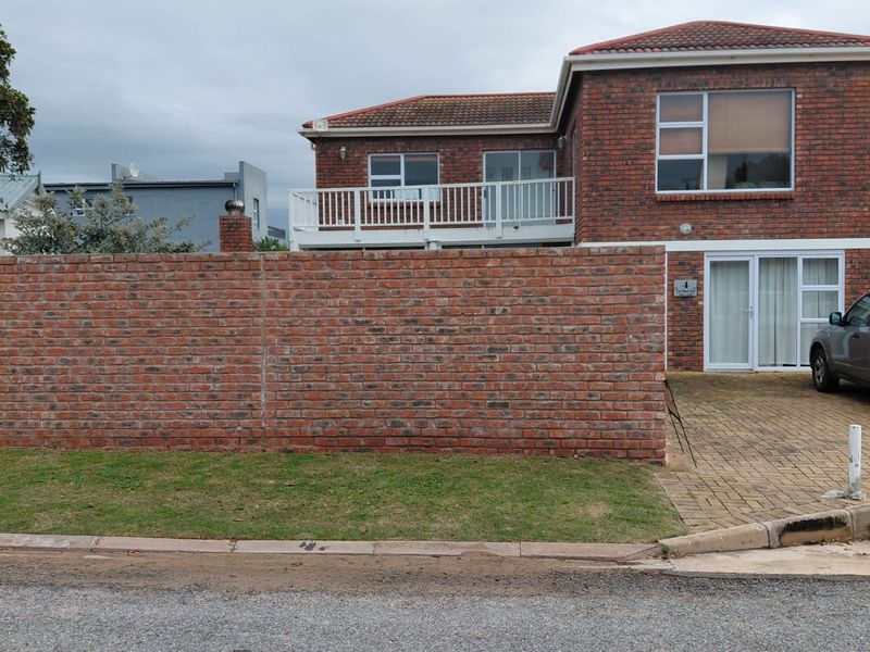 Charming Stilbaai West Home To let Fullu Furnished.