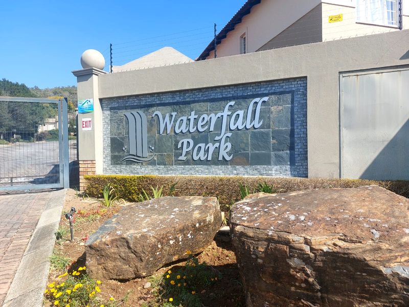 Charming 3-bedroom house in Cashan, Rustenburg; perfect family home with spacious living and garden!