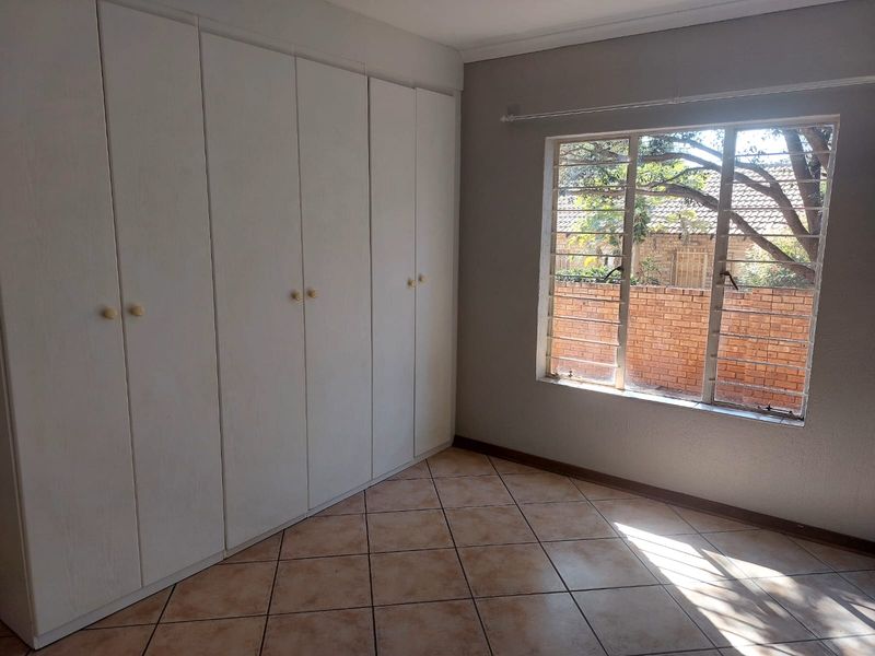 Charming 3-bedroom house in Cashan, Rustenburg; perfect family home with spacious living and garden! - Photo 8