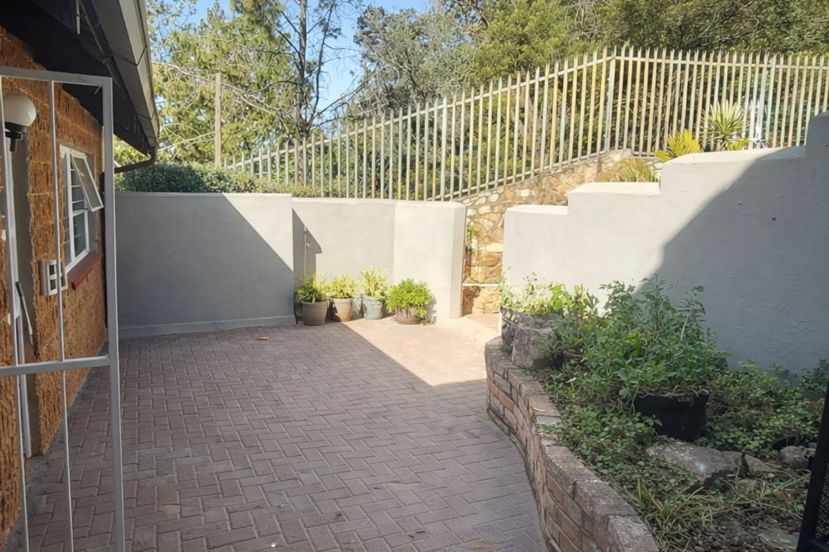 Spacious 2 Bedroom Duplex To Rent - Photo 5
