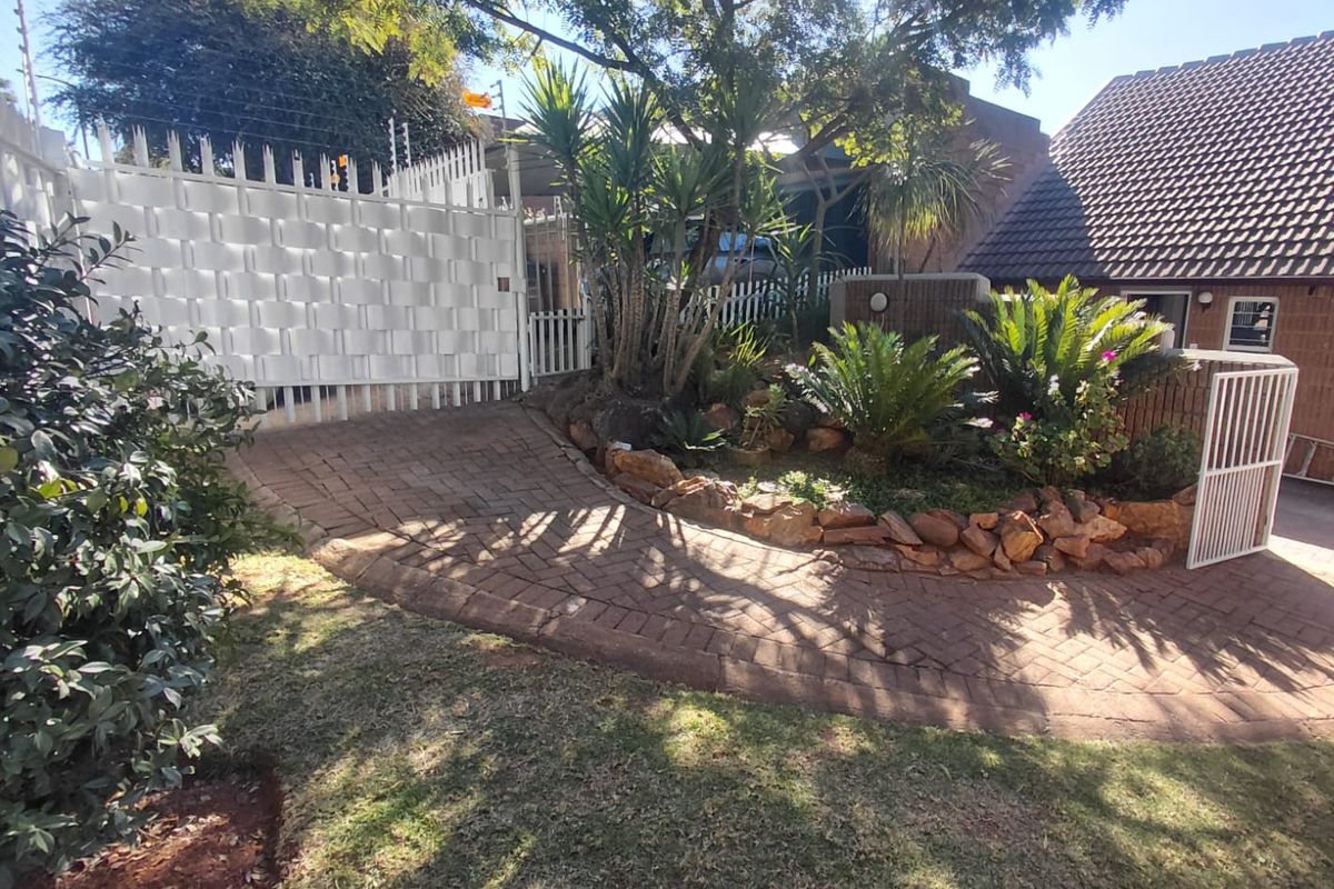 Spacious 2 Bedroom Duplex To Rent - Photo 2