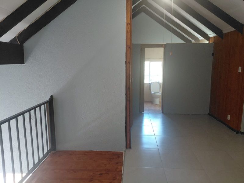 Spacious 2 Bedroom Duplex To Rent - Photo 8