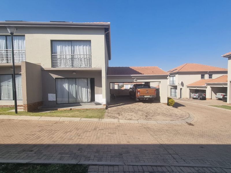 3-Bedroom Town House in Eco-Estate
