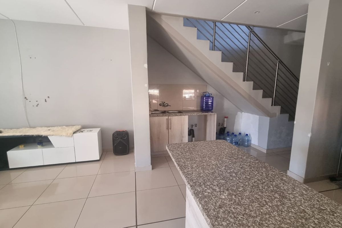 3-Bedroom Town House in Eco-Estate - Photo 4