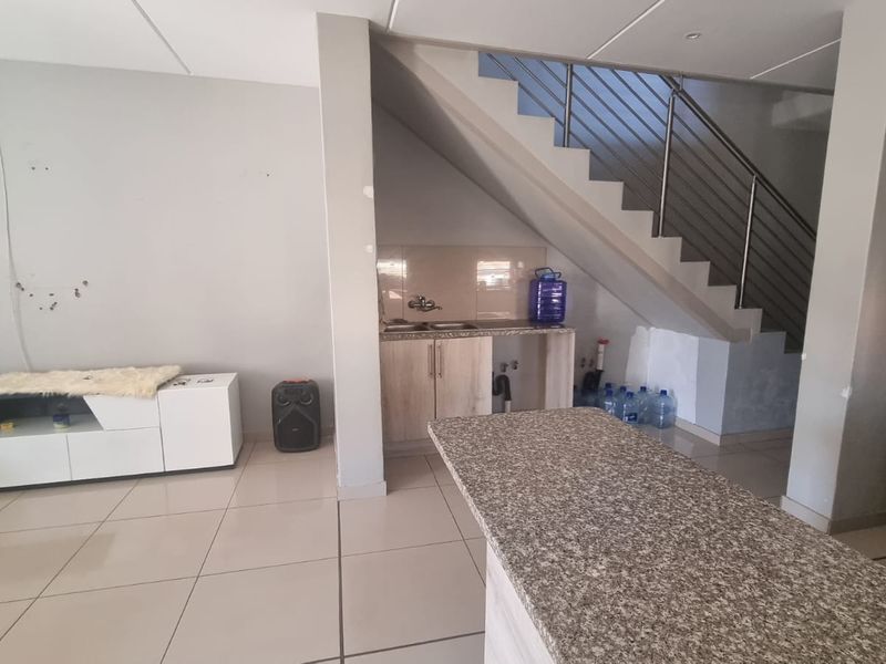 3-Bedroom Town House in Eco-Estate - Photo 4