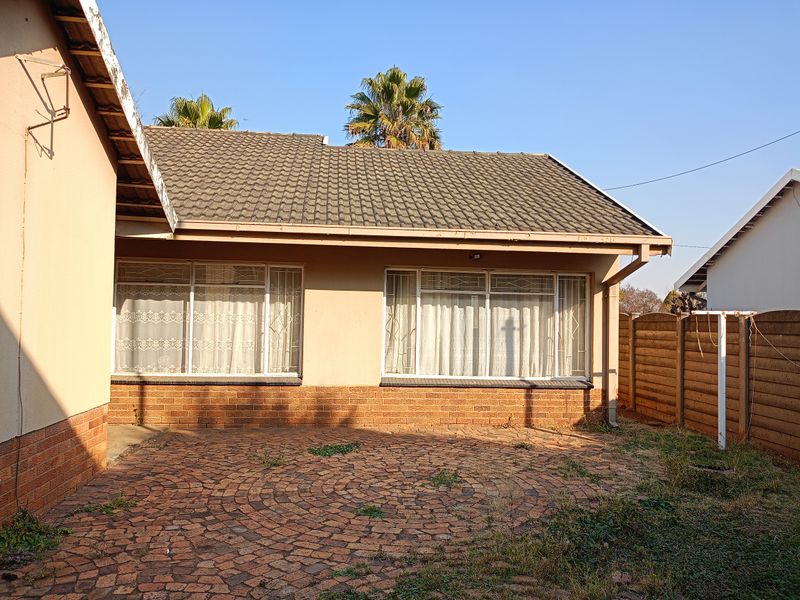 Spacious 4-Bedroom Family Home with Study, Borehole & Entertainment Area