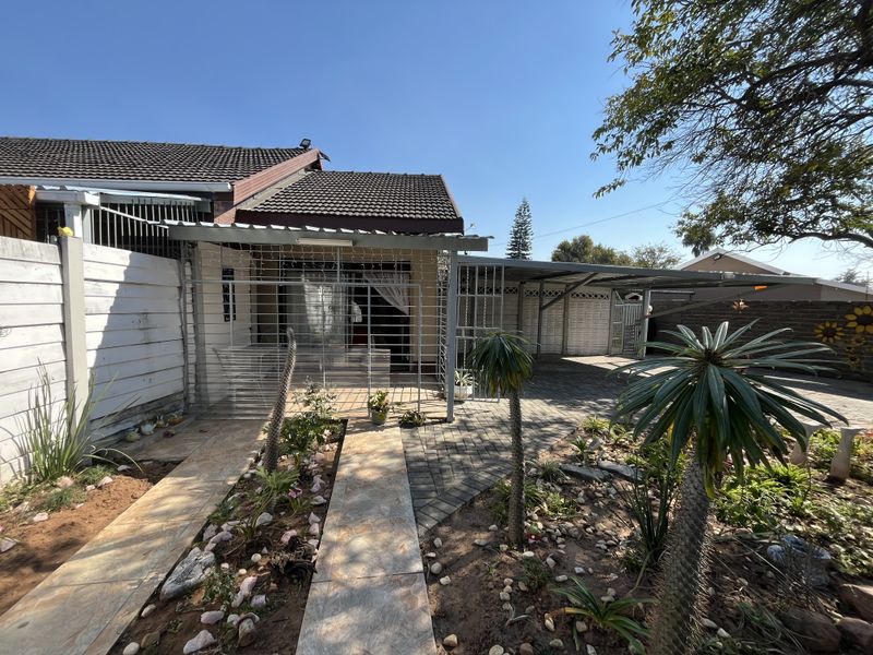 Private Garden Cottage Bachelor Flat to Rent . - Photo 1