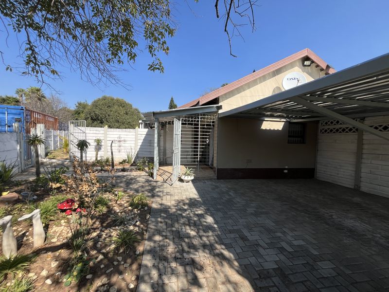 Private Garden Cottage Bachelor Flat to Rent . - Photo 2