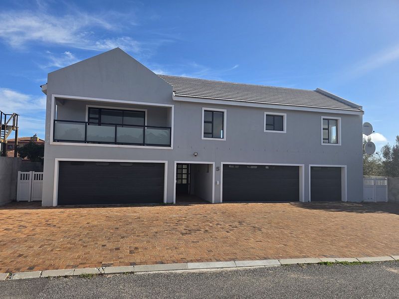 A versatile multi-level home for the extended family and more in Myburgh Park Langebaan - Photo 2