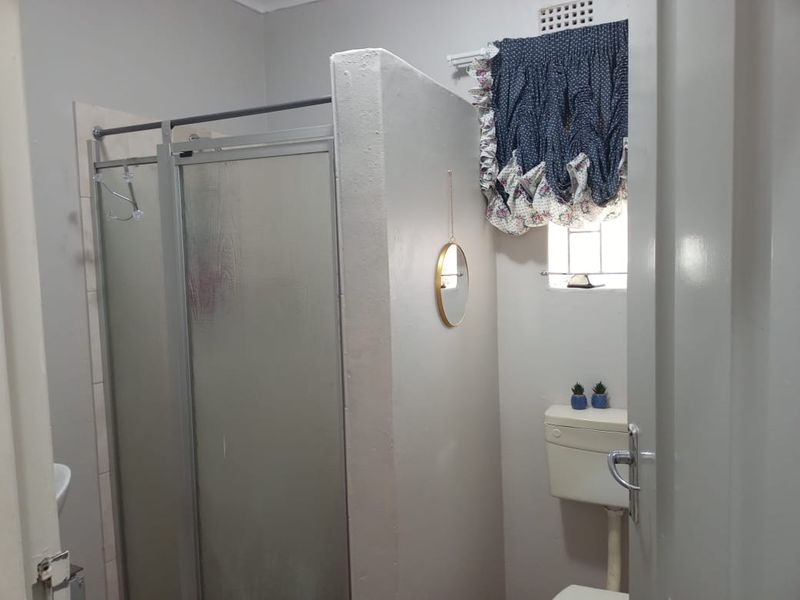Private Bachelor Flat to Rent. - Photo 9
