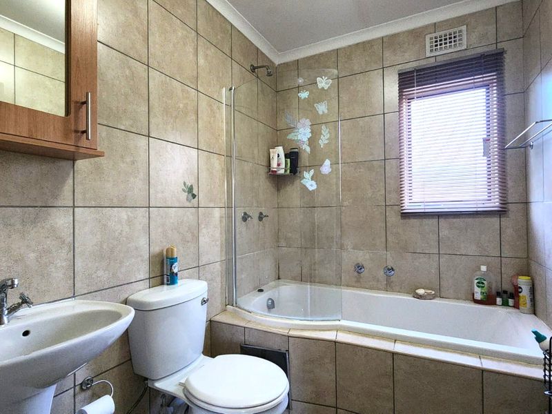 Peaceful Views – Your Perfect First Home or Investment Opportunity - Photo 9