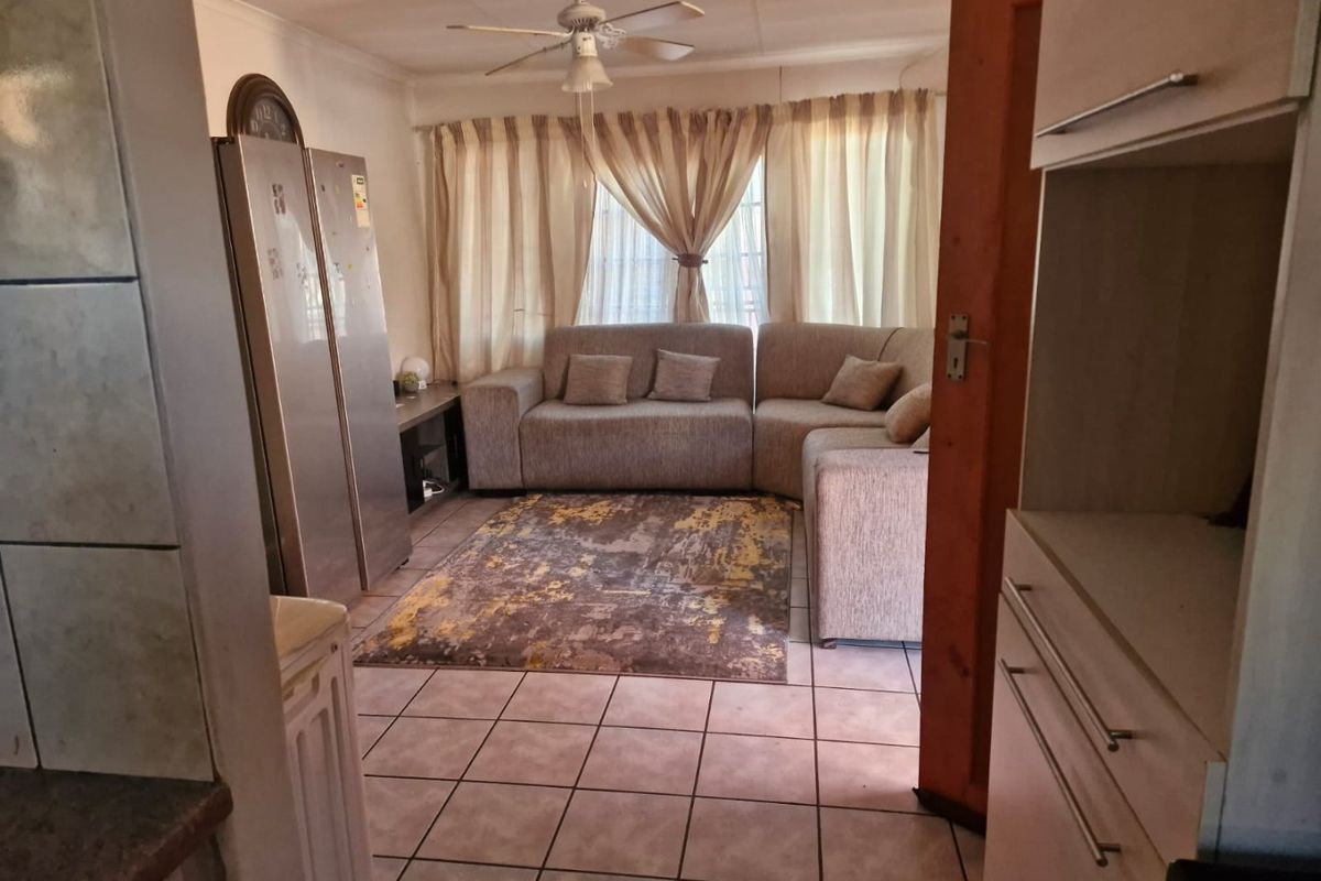 Convenient 2-Bedroom Home in the Heart of Karenpark - Photo 4