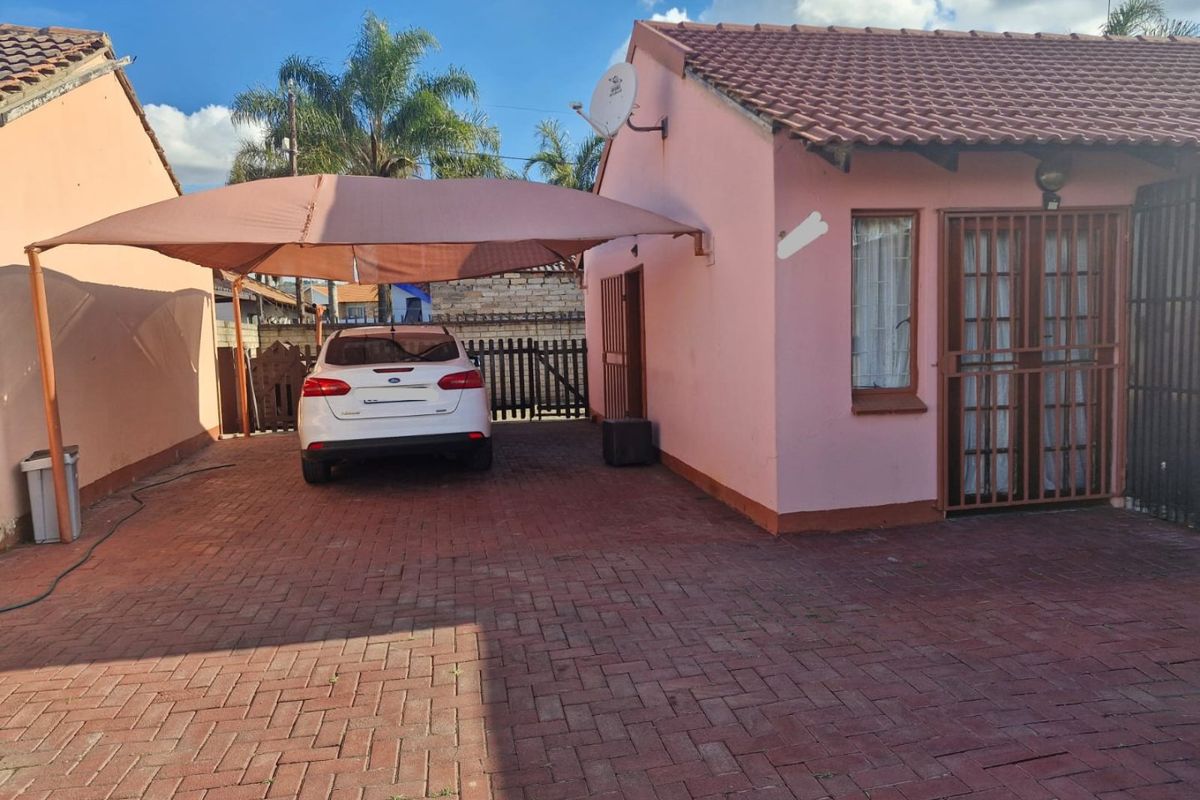 Convenient 2-Bedroom Home in the Heart of Karenpark - Photo 2