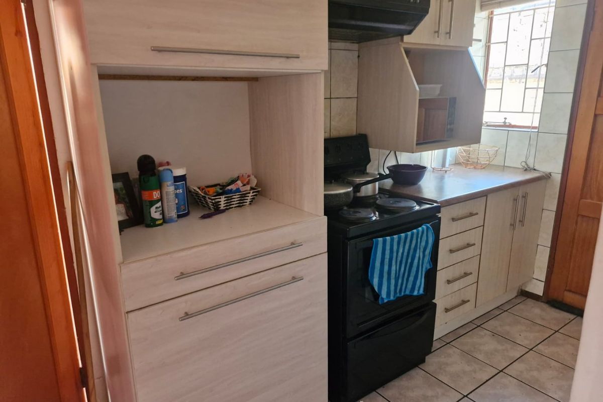 Convenient 2-Bedroom Home in the Heart of Karenpark - Photo 5