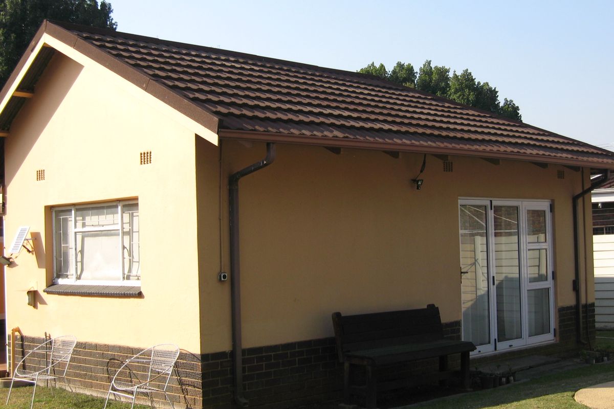 Beautiful Home with 2 Flatlets for sale in the very popular Moot area - Photo 5