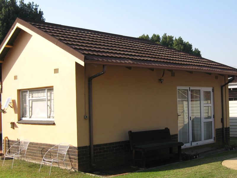 Beautiful Home with 2 Flatlets for sale in the very popular Moot area - Photo 5