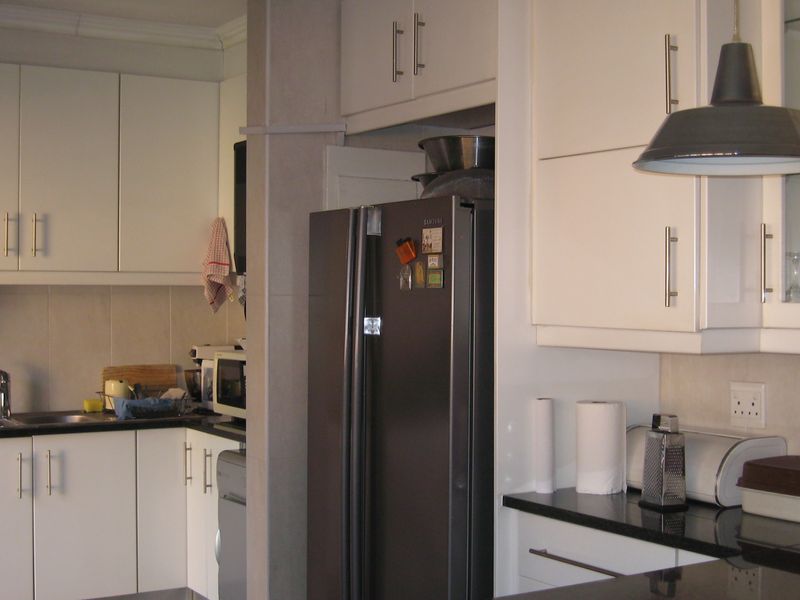 Beautiful Home with 2 Flatlets for sale in the very popular Moot area - Photo 10