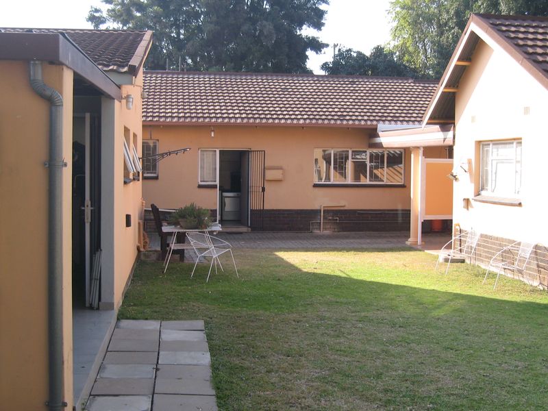 Beautiful Home with 2 Flatlets for sale in the very popular Moot area - Photo 3