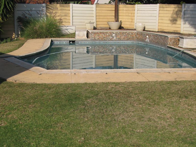 Beautiful Home with 2 Flatlets for sale in the very popular Moot area - Photo 6