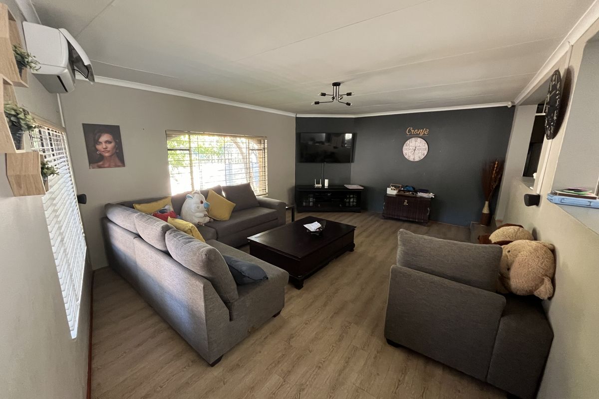 Stunning 3-bedroom Freehold home for sale in Safari Gardens, Rustenburg – your dream property awaits - Photo 5