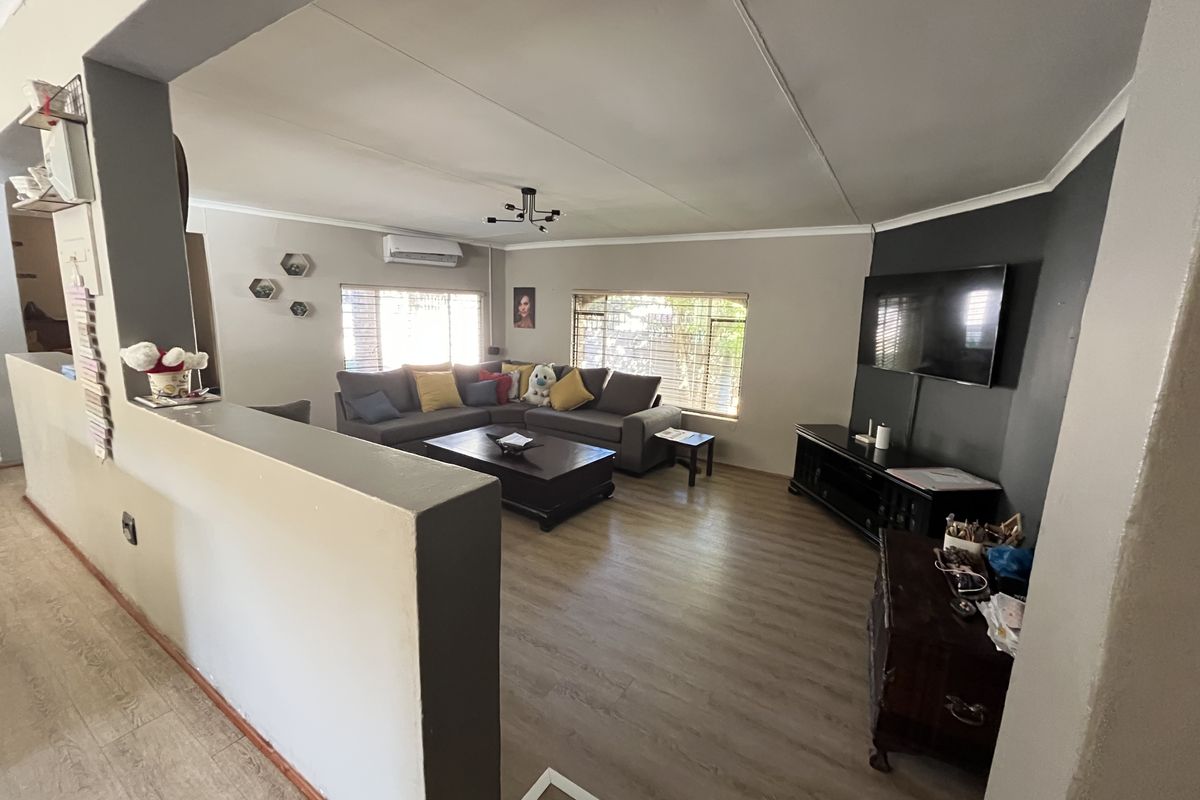 Stunning 3-bedroom Freehold home for sale in Safari Gardens, Rustenburg – your dream property awaits - Photo 4