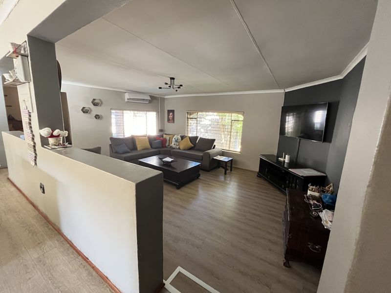 Stunning 3-bedroom Freehold home for sale in Safari Gardens, Rustenburg – your dream property awaits - Photo 4