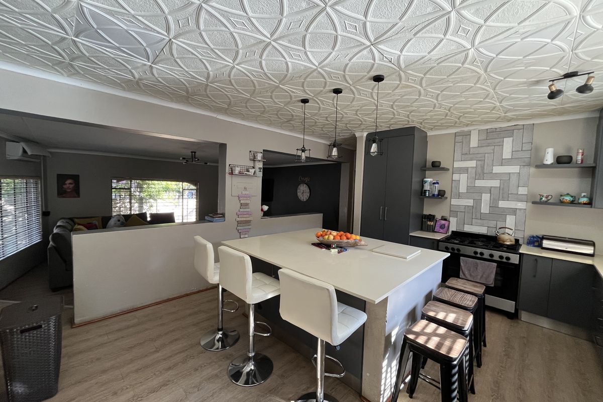 Stunning 3-bedroom Freehold home for sale in Safari Gardens, Rustenburg – your dream property awaits - Photo 3