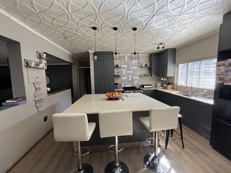 Stunning 3-bedroom Freehold home for sale in Safari Gardens, Rustenburg – your dream property awaits - Photo 2