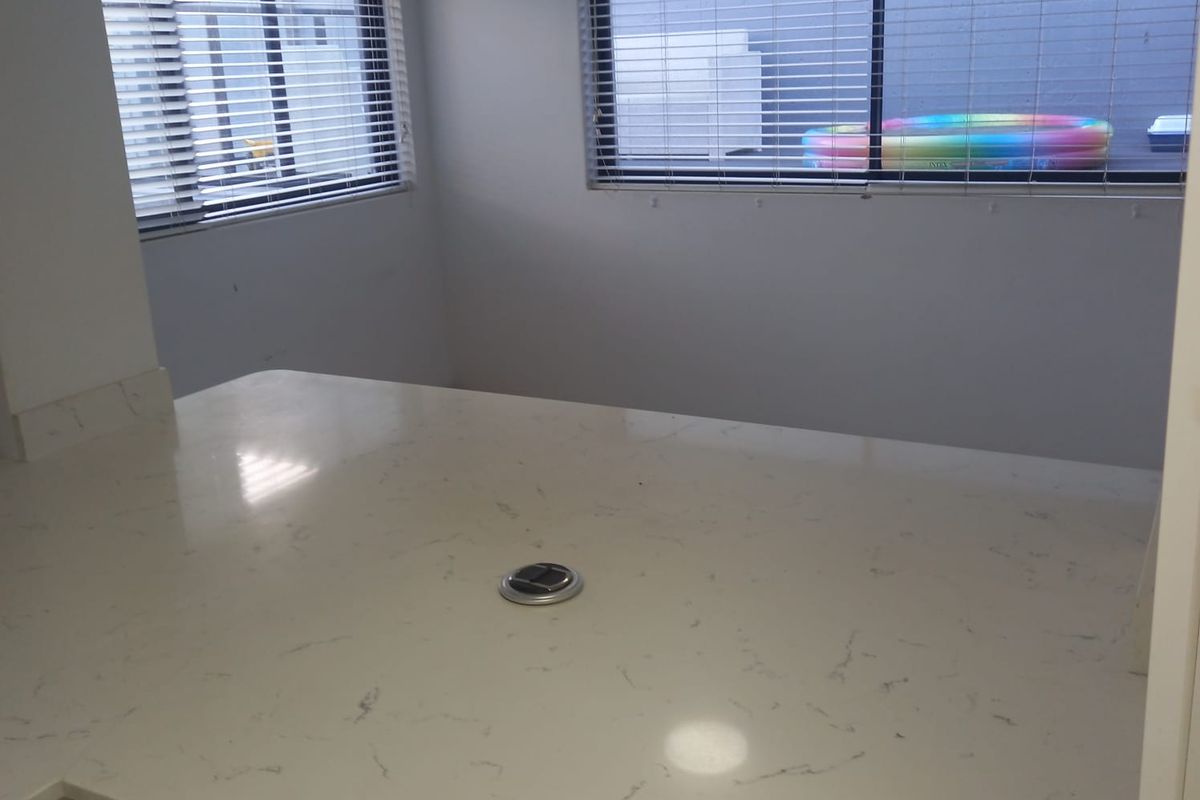 Family-Friendly 3-Bedroom Apartment for Long term rental. Island View. Close to Langeberg Mall. - Photo 3